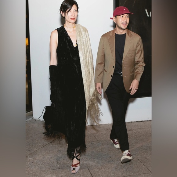 Fringed gold triangle wrap - Picture 1 of 6